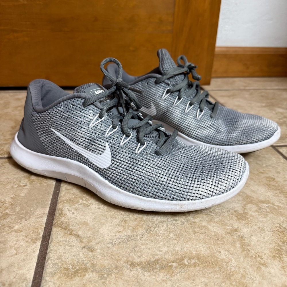 Nike Women’s Cool Gray Flex RN 2018 Running Shoes